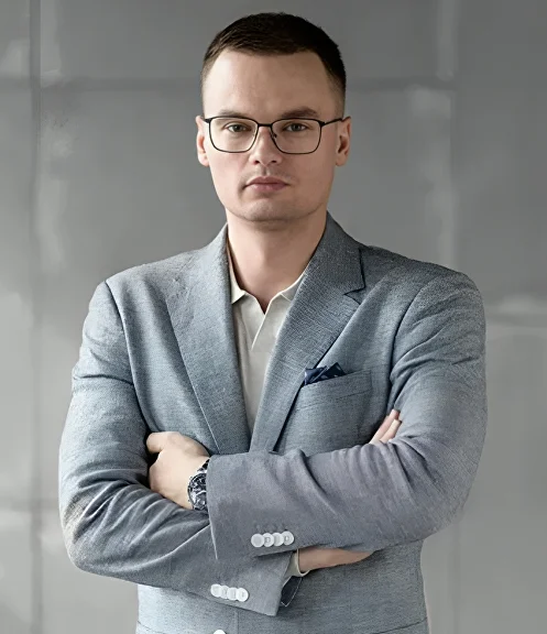 Артём Саликов, Axis Consult